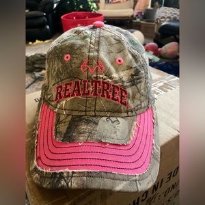 Real Tree cameo and pink hat.